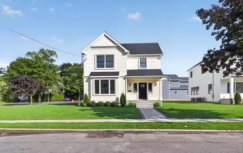 131 Searingtown Rd, North Hempstead, NY 11507
