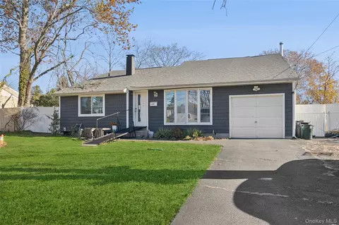 3107 Chestnut Ave, Medford, NY 11763