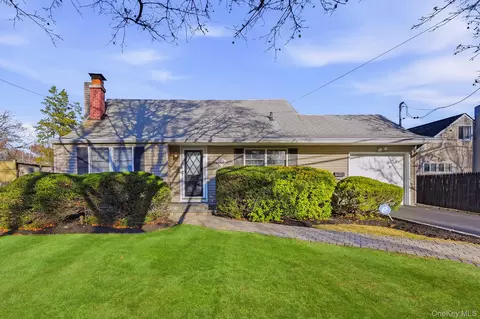 135 E 25th St, Huntington Station, NY 11746