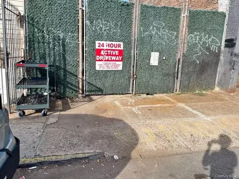 11 W 9th St, New York, NY 11231