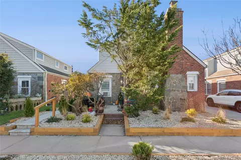 107 Pacific Blvd, Long Beach, NY 11561