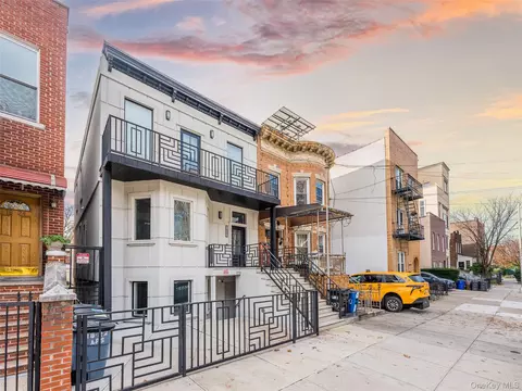 1822 Astoria Park S, New York, NY 11102
