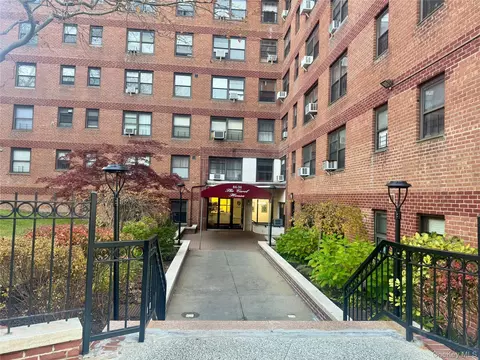 64-34 102 St #7F, New York, NY 11374