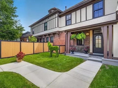 122 Regent St #3, Saratoga Springs, NY 12866