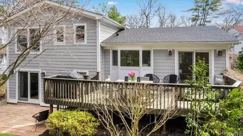2 Shadow Ln #A, Larchmont, NY 10538