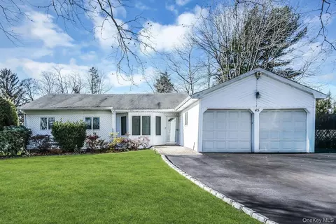 45 Verleye Ave, East Northport, NY 11731