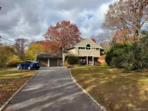 4 Norgate Rd, Glen Head, NY 11545