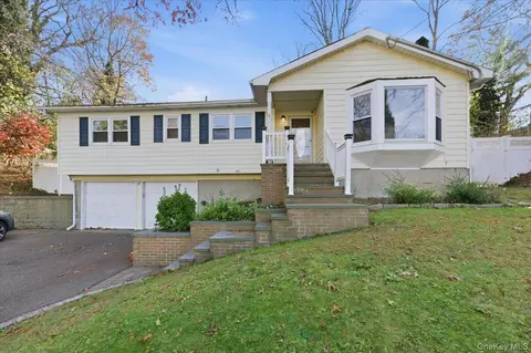 260 Lower Rocky Point Rd, Sound Beach, NY 11789
