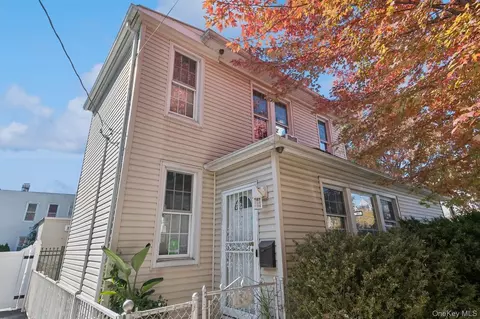 1541 Overing St, New York, NY 10461