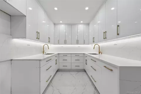 47 S 8th St #1B, Brooklyn, NY 11249