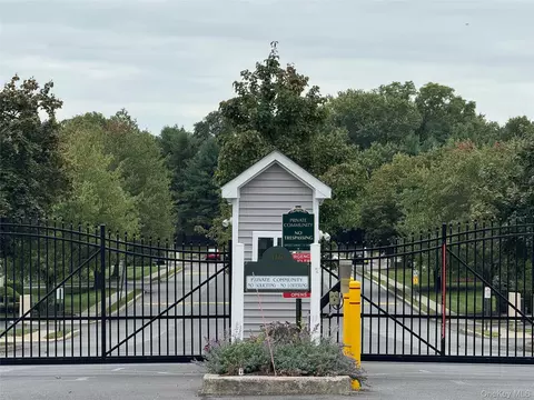 100 Hillside Dr #F5, Middletown, NY 10941