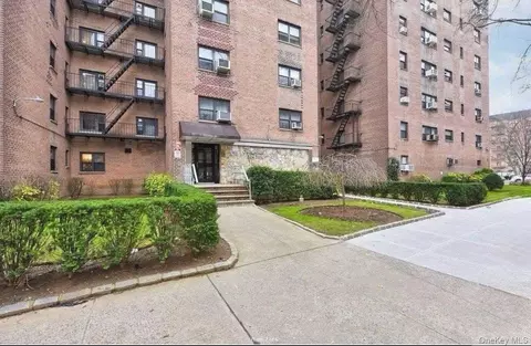 31-31 138th St #6C, Flushing, NY 11354