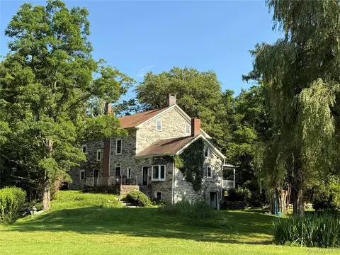 510 Decker Rd, Shawangunk, NY 12589