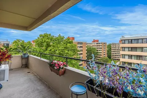 7-04 166th St #9A, New York, NY 11357