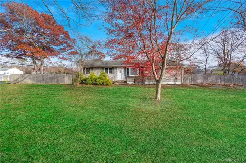 161 Fordham Ave, Medford, NY 11763