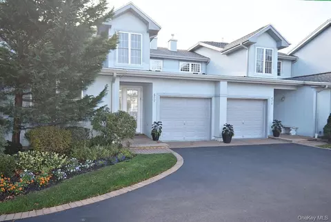 677 Balfour Pl, Melville, NY 11747