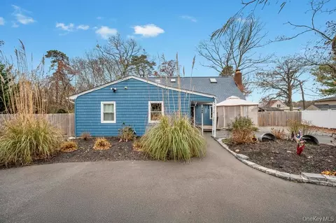 154 Woodland Ave, Central Islip, NY 11722