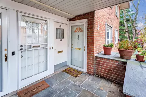 200 S Middle Neck Rd #J-6, North Hempstead, NY 11021
