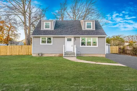 34 Hilliard Ave, Central Islip, NY 11722