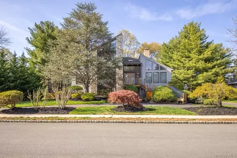 16 Lady Godiva Way, Clarkstown, NY 10956