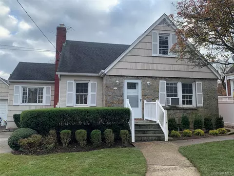 700 Tulip Ave, Floral Park, NY 11001