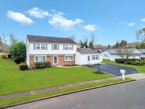 2 Tulip Grove Dr, Lake Grove, NY 11755