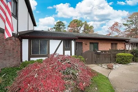 603 Blue Ridge Dr, Medford, NY 11763