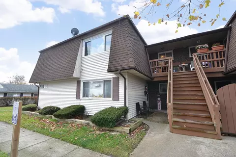 123 Feller Dr, Central Islip, NY 11722