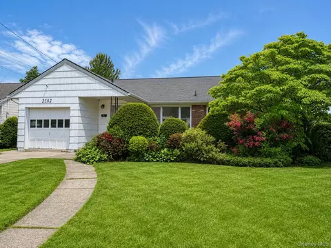 2582 Oceanside Rd, Oceanside, NY 11572