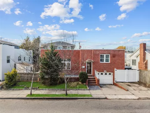 31 Barnes St, Long Beach, NY 11561