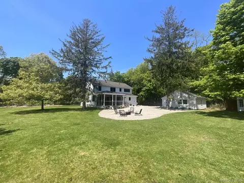 35 Mott Ln, Brookhaven, NY 11719