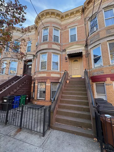 6092 69th Ave, New York, NY 11385