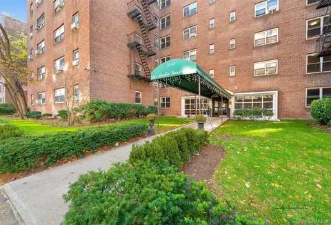 73-44 Austin St #5S, Forest Hills, NY 11375