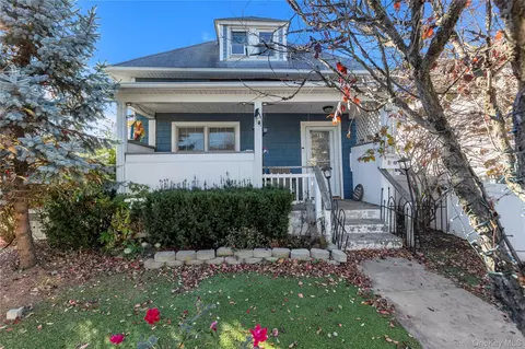 81 Fairground Ave, Huntington Station, NY 11746