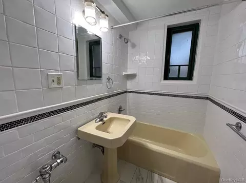 1735 Purdy St #2B, New York, NY 10462