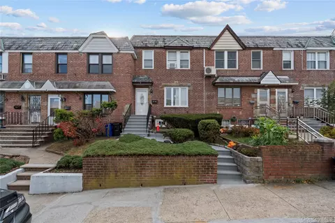 7338 52nd Rd, New York, NY 11378