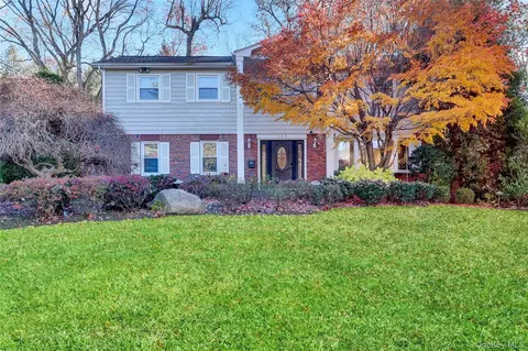 165 Tara Dr, North Hempstead, NY 11576