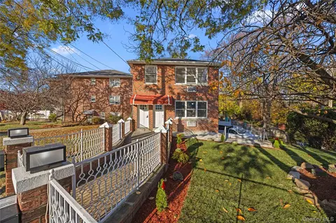 3135 Spencer Dr, New York, NY 10465
