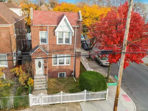 1352 Hollywood Ave, New York, NY 10461