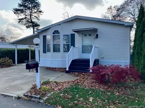 1661 Old Country Rd #166, Riverhead, NY 11901