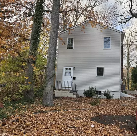 10 Woodland Ln, Huntington, NY 11743