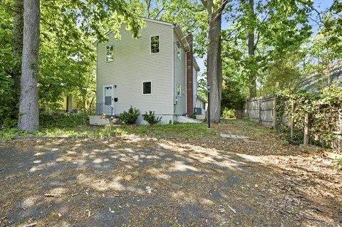 10 Woodland Ln, Huntington, NY 11743