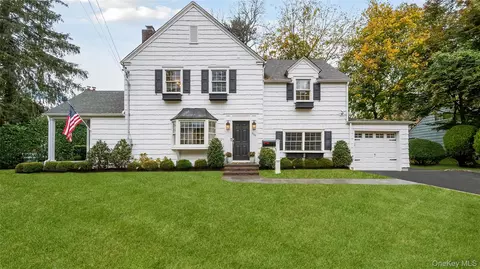 305 Nassau Ave, North Hempstead, NY 11030