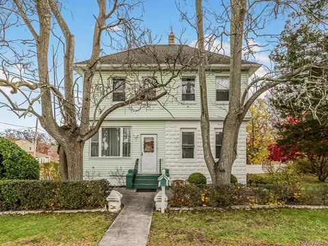 90 Meucci Ave, Copiague, NY 11726