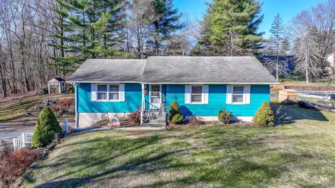 1 Franklin Ln, Mount Hope, NY 10963