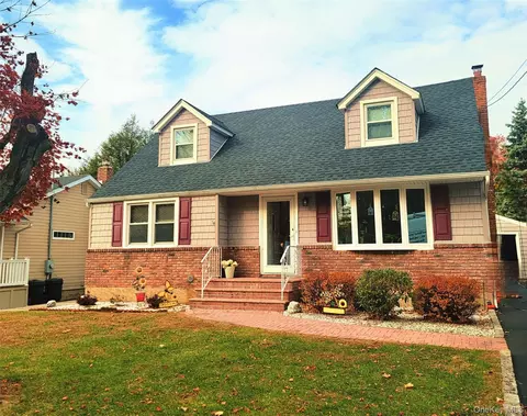 44 Clark St, Huntington, NY 11743