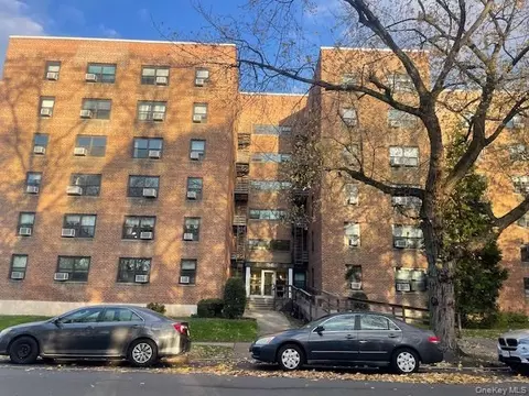 73-45 210 St #1C, Oakland Gardens, NY 11364