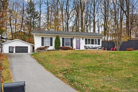 23 Crotty Ct, Monroe, NY 10950
