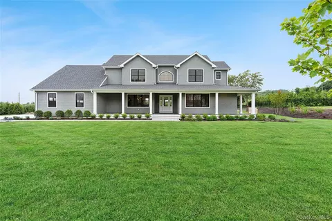 2820 Stanley Rd, Mattituck, NY 11952