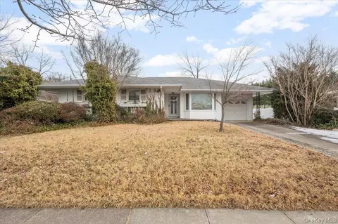 38 Hazelwood Dr, Jericho, NY 11753
